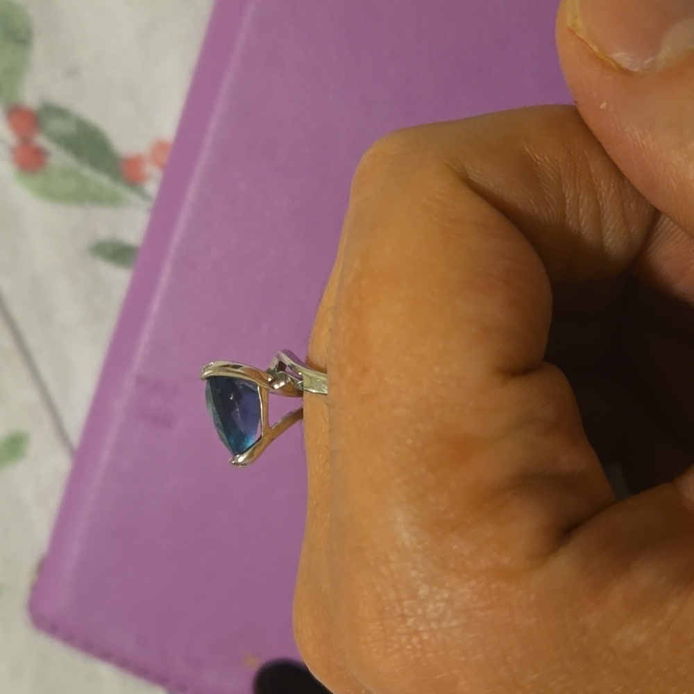 Beautiful ring - Picture 4 of 6